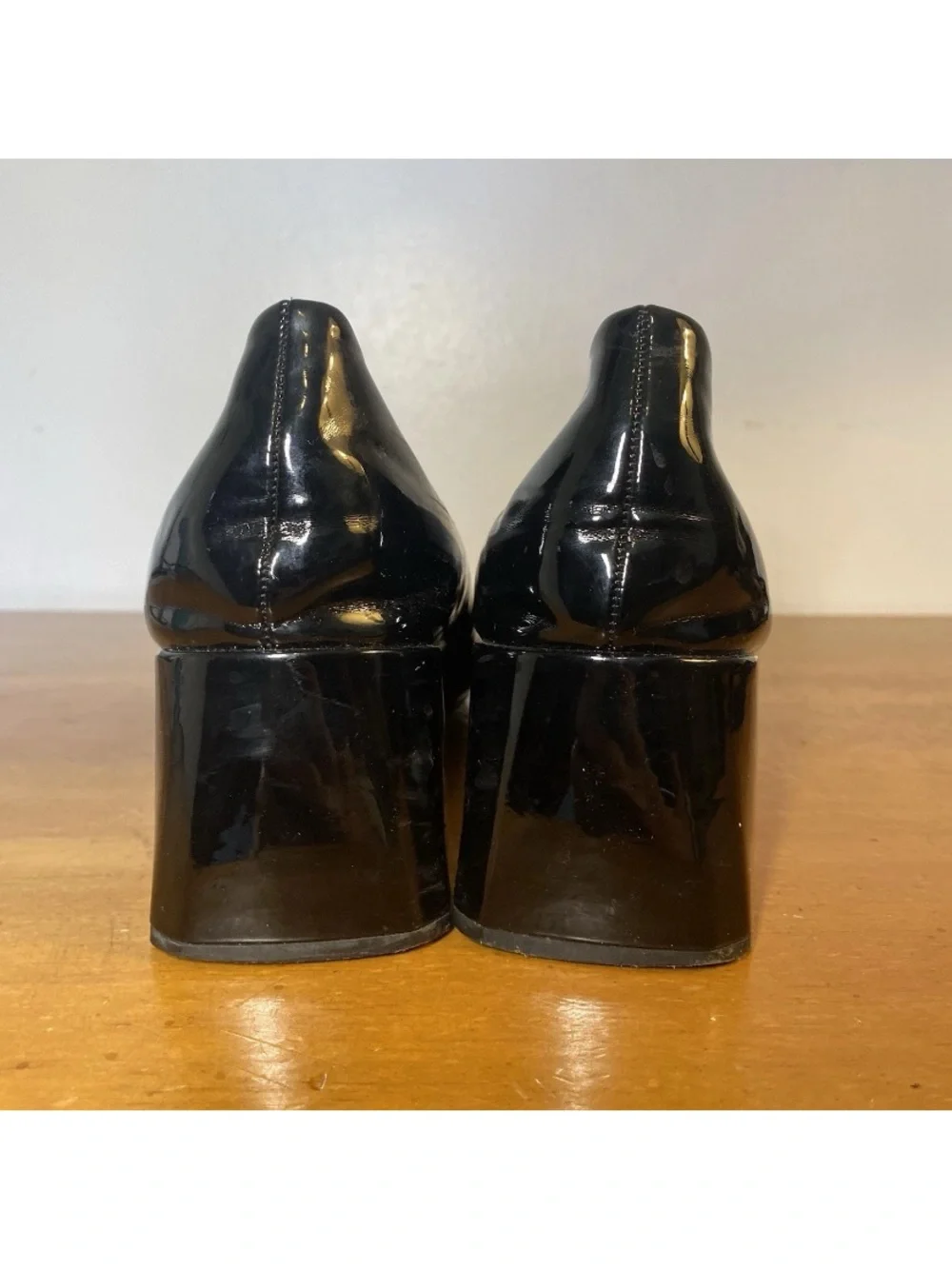 Women’s 8.5 Faux Patent Vegan Leather Pumps Mid Heels Glossy Shiny Black Round